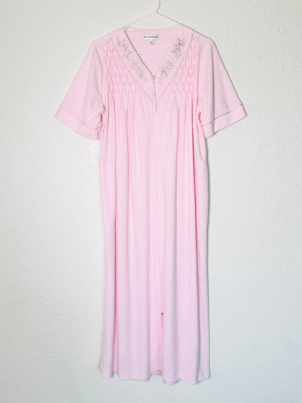 Vintage Miss Elaine Nightgown Lounge Robe M Pink Full Zip Embroidered Grannycore